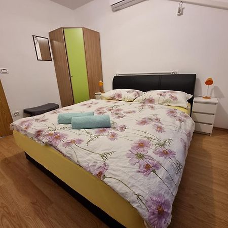 Apartma Patricija - Big Apartment For 6 Tolmin Bagian luar foto