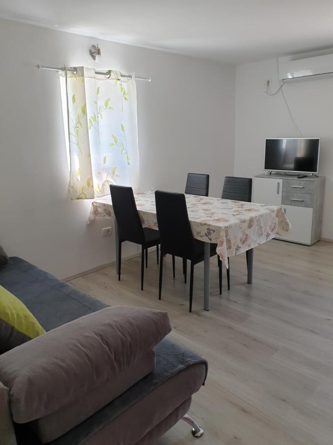 Apartma Patricija - Big Apartment For 6 Tolmin Bagian luar foto