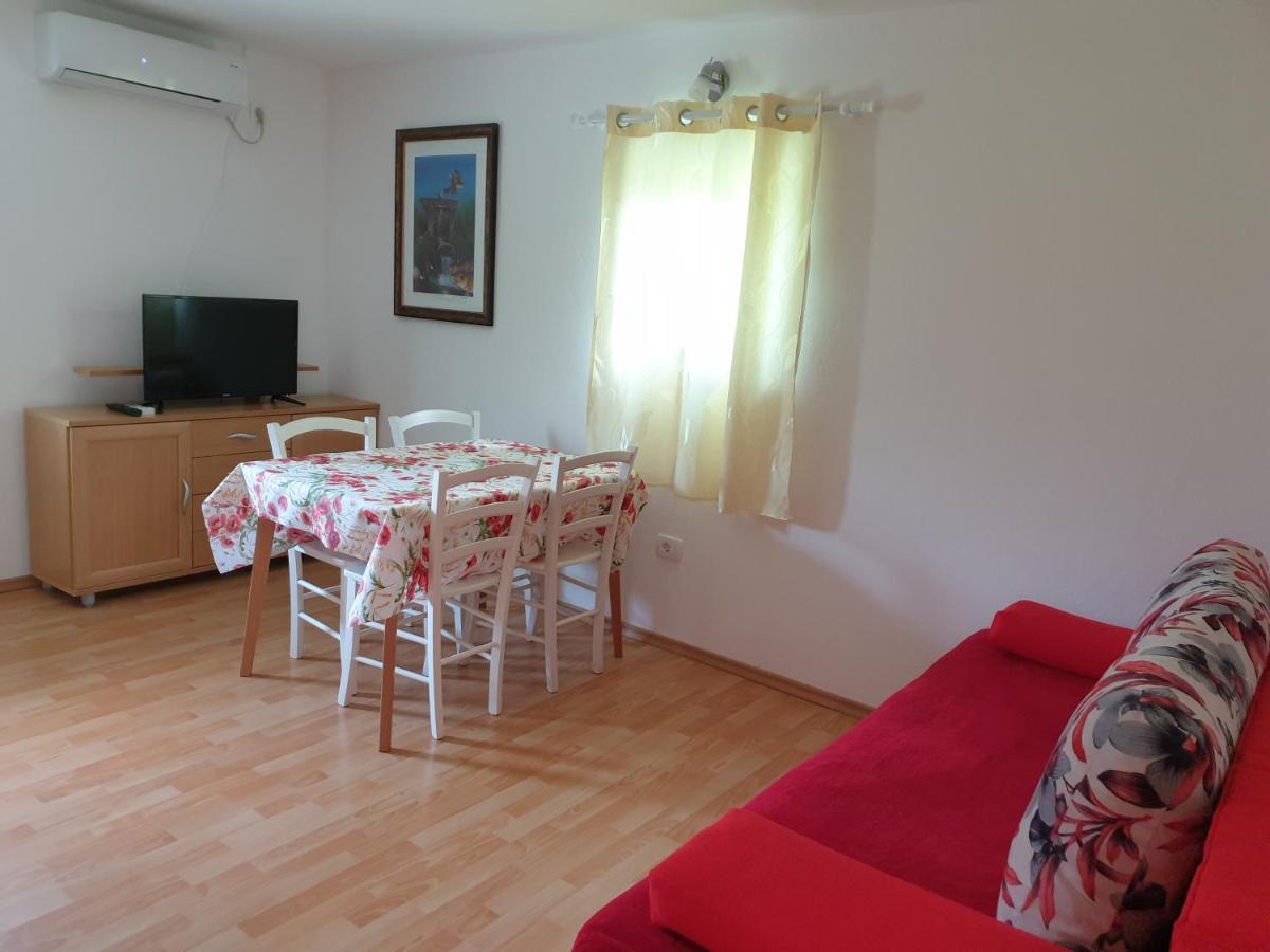 Apartma Patricija - Big Apartment For 6 Tolmin Bagian luar foto