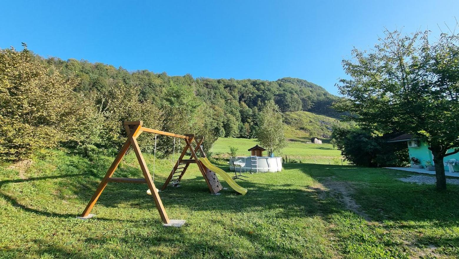 Apartma Patricija - Big Apartment For 6 Tolmin Bagian luar foto