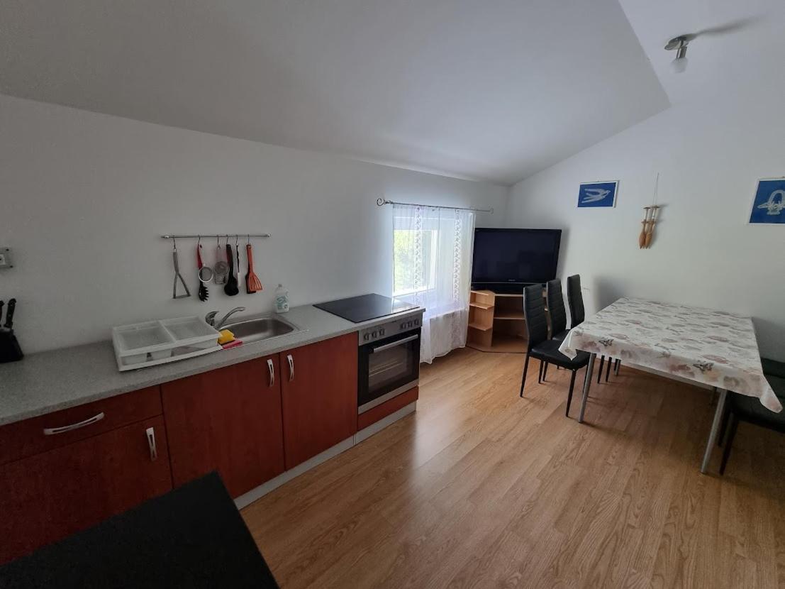 Apartma Patricija - Big Apartment For 6 Tolmin Bagian luar foto