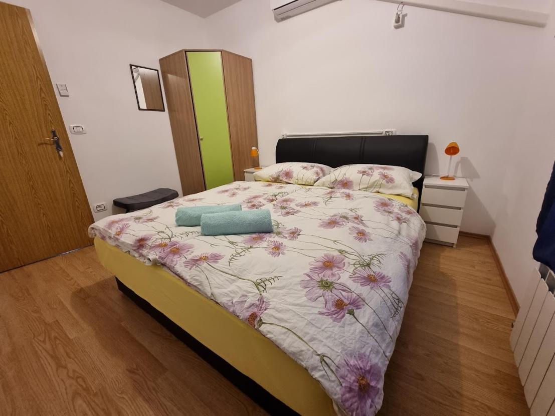 Apartma Patricija - Big Apartment For 6 Tolmin Bagian luar foto