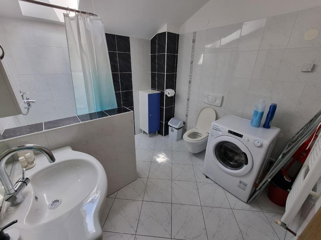 Apartma Patricija - Big Apartment For 6 Tolmin Bagian luar foto