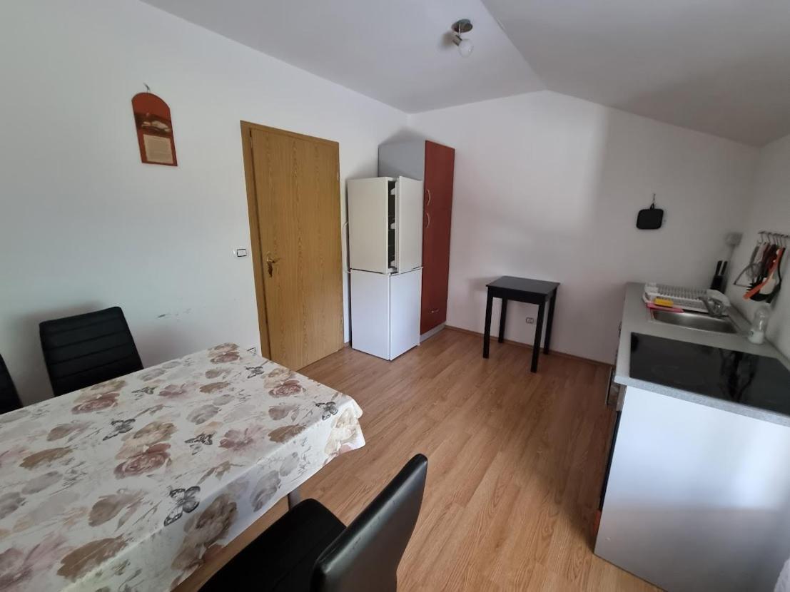 Apartma Patricija - Big Apartment For 6 Tolmin Bagian luar foto