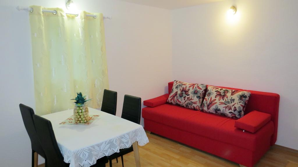 Apartma Patricija - Big Apartment For 6 Tolmin Bagian luar foto
