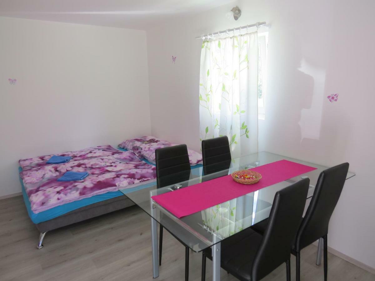 Apartma Patricija - Big Apartment For 6 Tolmin Bagian luar foto