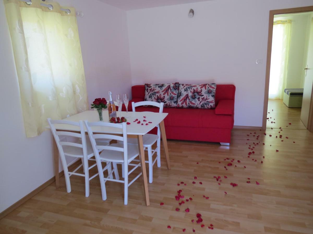 Apartma Patricija - Big Apartment For 6 Tolmin Bagian luar foto